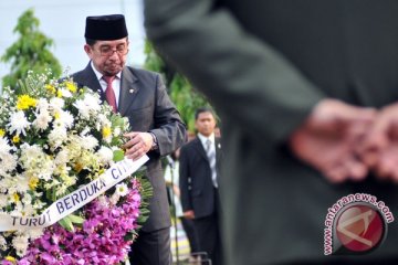 Rosihan Anwar Dimakamkan Secara Militer