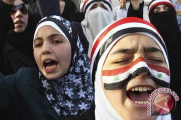 Ratusan Orang Protes Campur Tangan Asing di Suriah 