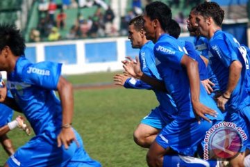 Persib bekap Persisam 4-1