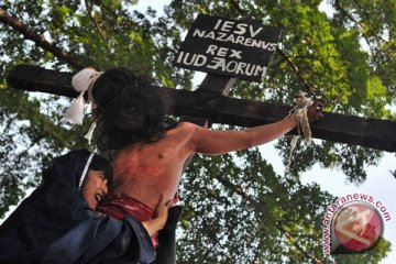 Umat Merapi Misa Malam Paskah Secara Sederhana