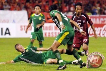 PSM  Makassar Kalahkan Persebaya 4-0 