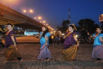 HARI TARI DUNIA