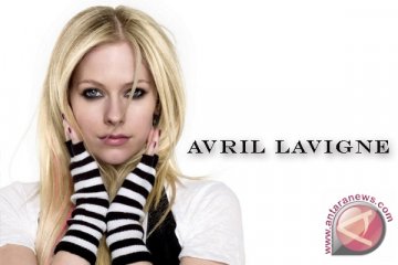 Wajah Avril Lavigne babak belur 