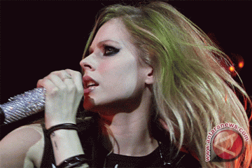 Nyanyi bareng Avril Lavigne 