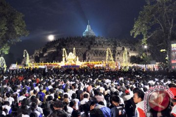 Ribuan orang berobat gratis di Candi Borobudur