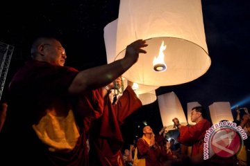 Pelepasan 1.000 Lampion Ramaikan Waisak di Borobudur 