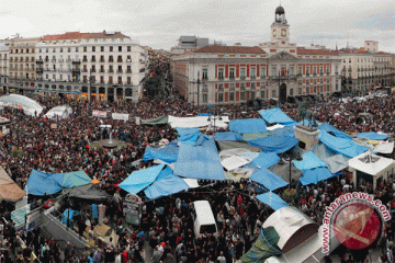 Pemrotes Spanyol Mulai Lucuti Tenda di Barcelona