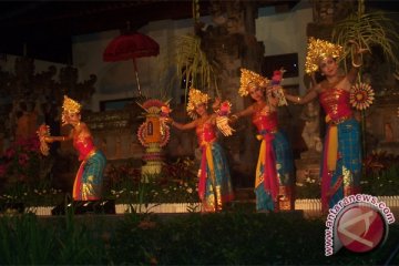 Tari Bali Hibur Pengunjung Museum Horniman