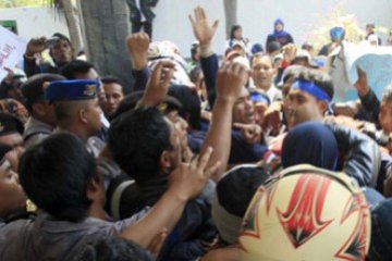 Mantan Karyawan Gimmil Tuntut Uang Jaminan  Hari Tua
