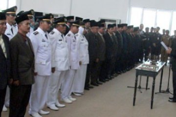 Bupati Karimun Mutasi Besar-Besaran