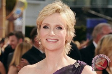 Jane Lynch memutuskan berpisah dari istrinya Lara