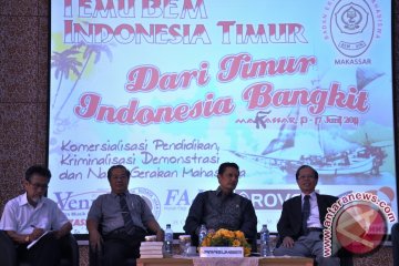 Dialog Kelautan- Menteri Kelautan dan Perikanan Memberikan Kuliah Umum pada Temu BEM Indonesia Timur- Makassar