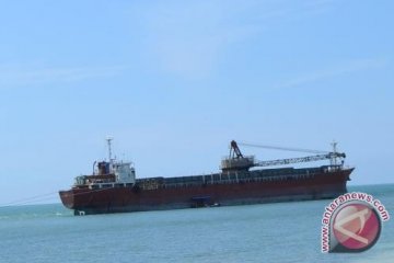 Kapal Kargo Asing Kandas di Batam 