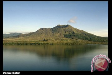 Air Danau Batur Kembali Berubah Warna 