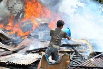 Api Hanguskan Enam Kamar Kontrakan