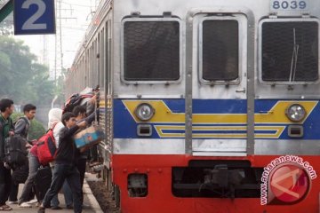 Rel Kereta Di Depok Patah