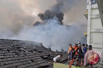 Ratusan kios darurat Pasar Gubug Purwodadi terbakar