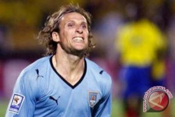 Forlan Samai Rekor Pemain Uruguay 