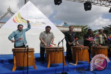 Foto Menko Kesra Agung Laksono Launching Sail Wakotobi - Belitong di Wangi-Wangi Kab.Wakatobi