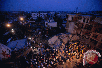 14 orang tewas akibat bangunan ambruk di India