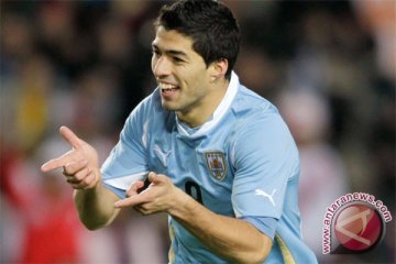 Suarez tertangkap kamera pukul pemain Chile