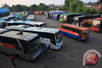 Terminal Bekasi Tertibkan Plang PO "Bodong"