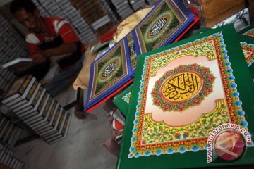 Bupati Bengkalis serahkan 1.000 Quran
