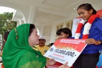 Triyaningsih Juarai Kepri 10K
