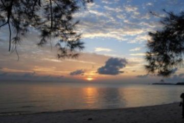 Senja di Pantai Melur Batam