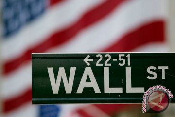 Wall Street menguat jelang keputusan suku bunga Fed