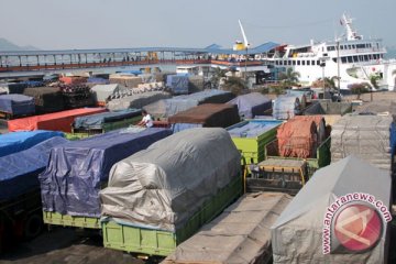 25 Kapal Roro Atasi Antrean Truk di Merak 