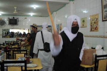 FPI RAZIA TEMPAT MAKAN