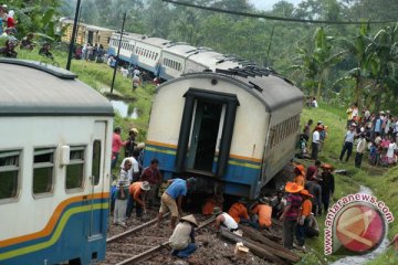 KA Tawang Alun yang anjlok sudah diangkat