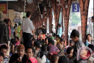 Pemudik keluhkan pelayanan di Stasiun Rangkasbitung 