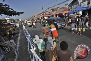 Jalur alternatif Cirebon dipadati pemudik