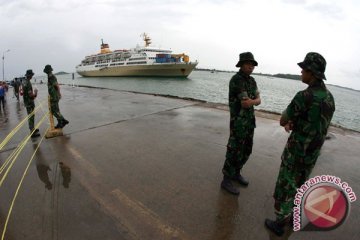 Ribuan wisatawan Jabodetabek penuhi pantai Kelapa Tujuh 