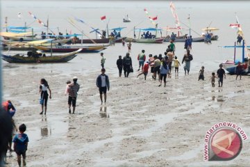 Meditasi di Pantai Kenjeran, 3 orang tewas terseret ombak