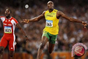 Bolt pertahankan gelar manusia tercepat dunia di nomor 200m 