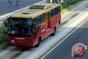 Wanita lansia tewas tertabrak bus Transjakarta