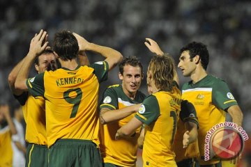 Massimo Luongo bawa Australia unggul di babak pertama