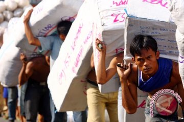 Pendapatan buruh panggul Pelabuhan Merak meningkat