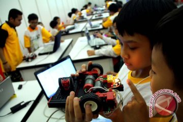 Kompetisi pacu perkembangan robotika Indonesia