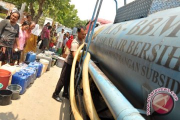 Lima truk dikerahkan atasi krisis air di Bali 