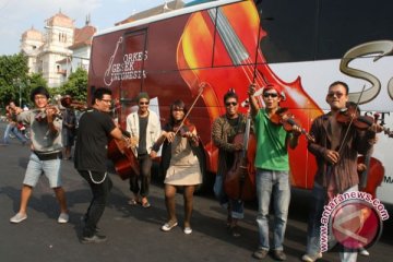 "Ngamen Tamasya" kelompok orkestra Sa'Unine 