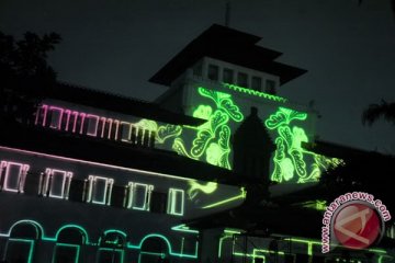 Wisata keliling Gedung Sate dengan delman 