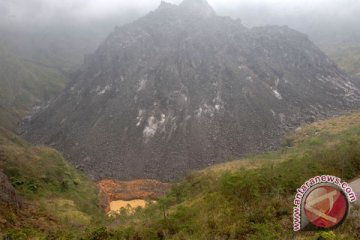 Aktivitas warga di kaki Gunung Kelud normal