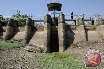 12 waduk di Jateng mengering