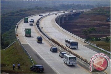 Ruas tol Jakarta-Bandung bisa dilewati kendaraan kecil