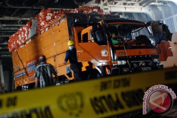 Api di truk bawang picu kepanikan di KM Kirana IX