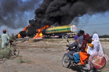 Sopir NATO tewas, tanker dibakar 